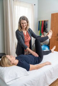 Patient consulting with a pelvic floor physical therapist at a specialized clinic in Bethesda
